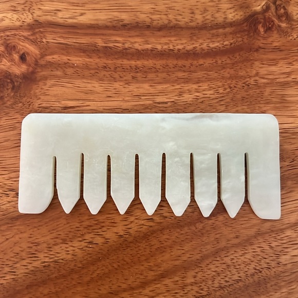 Jade comb - Picture 1 of 2